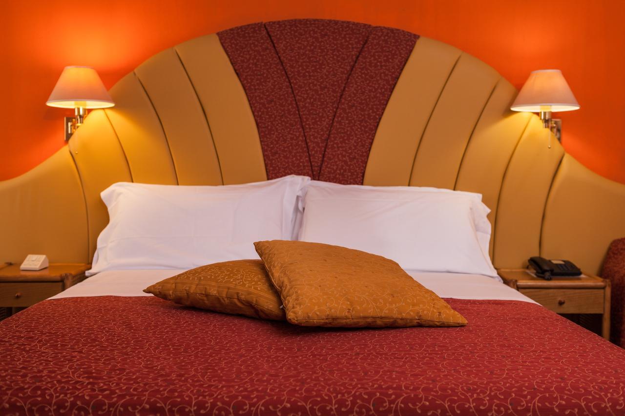 Hotel Resort Marinella ガビッチェ・マーレ エクステリア 写真