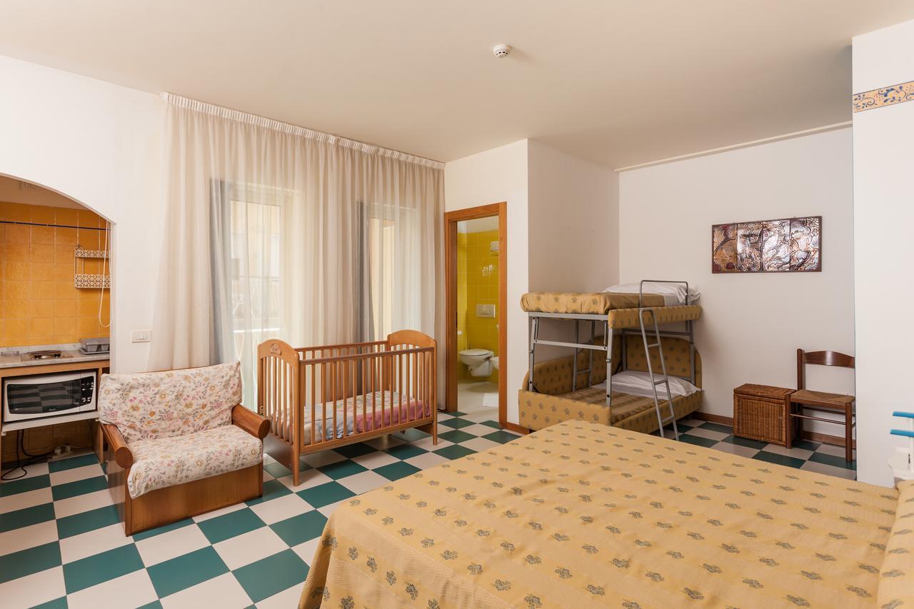 Hotel Resort Marinella ガビッチェ・マーレ エクステリア 写真