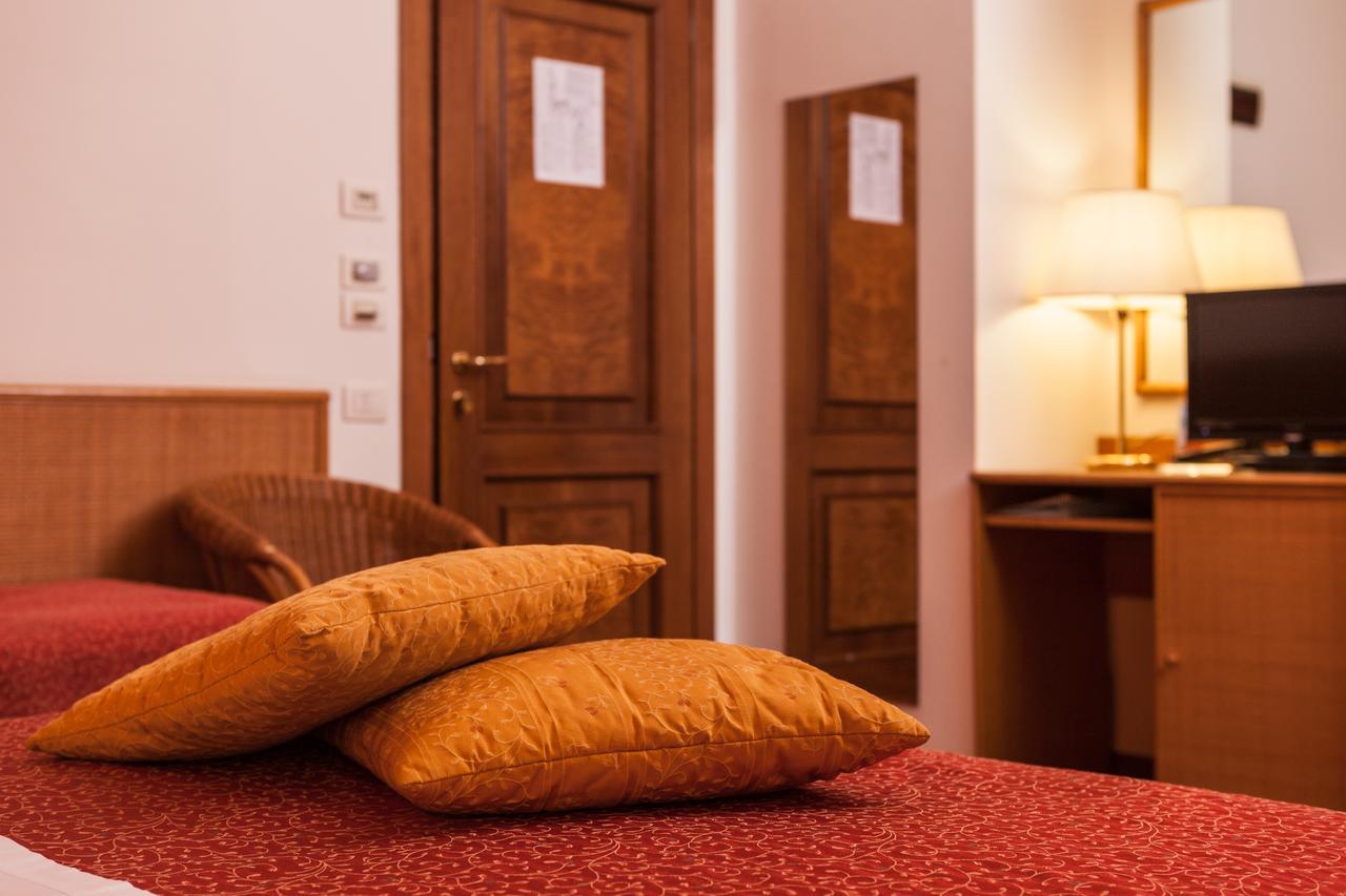 Hotel Resort Marinella ガビッチェ・マーレ エクステリア 写真