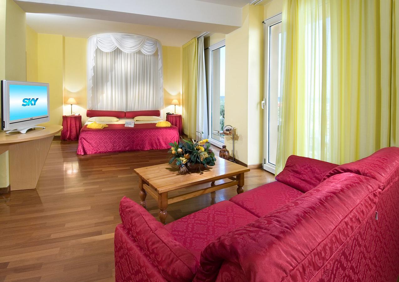 Hotel Resort Marinella ガビッチェ・マーレ エクステリア 写真